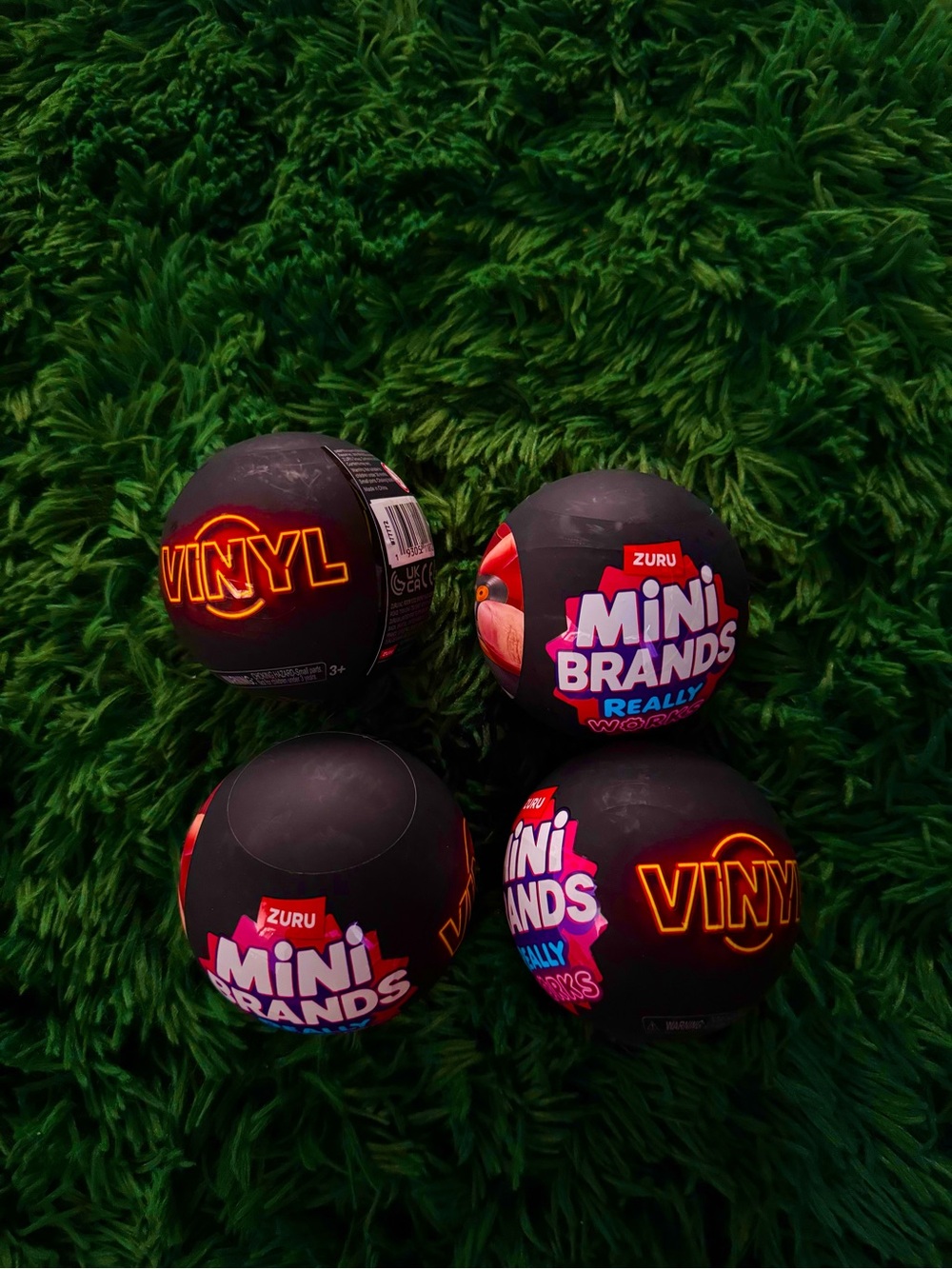 4 ZURU Mini Brands Really Works Vinyl Capsule Ball